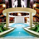 아파트 Bequem Eingerichtete Mit Grossem Garten By Interhome