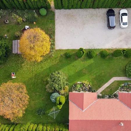 Bequem Eingerichtete Mit Grossem Garten By Interhome