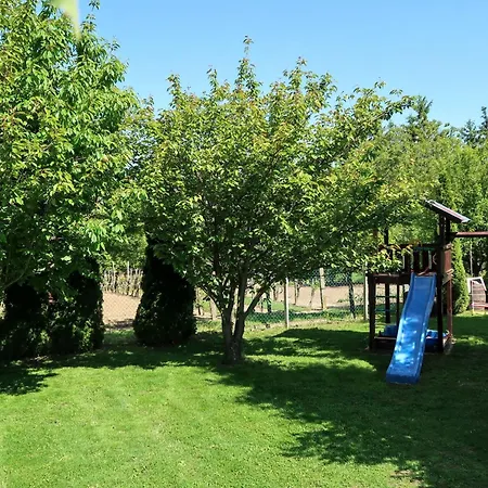 Bequem Eingerichtete Mit Grossem Garten By Interhome *