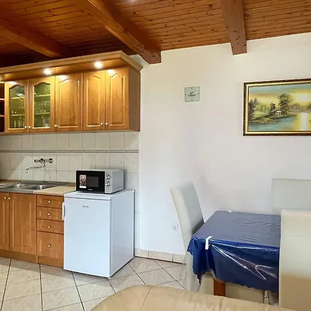 Apartament Bequem Eingerichtete Mit Grossem Garten By Interhome *