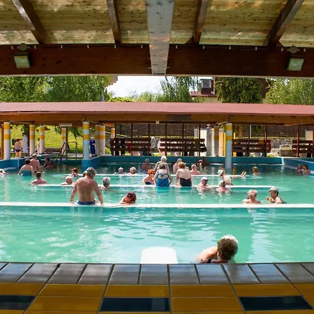 Bequem Eingerichtete Mit Grossem Garten By Interhome