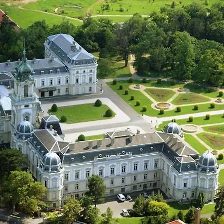 Bequem Eingerichtete Mit Grossem Garten By Interhome *