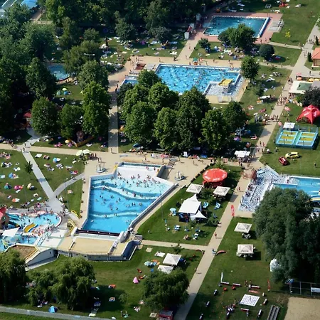 Apartament Bequem Eingerichtete Mit Grossem Garten By Interhome