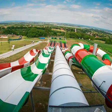 Apartament Bequem Eingerichtete Mit Grossem Garten By Interhome