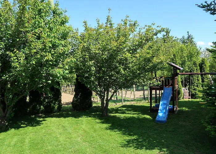 Bequem Eingerichtete Mit Grossem Garten By Interhome *