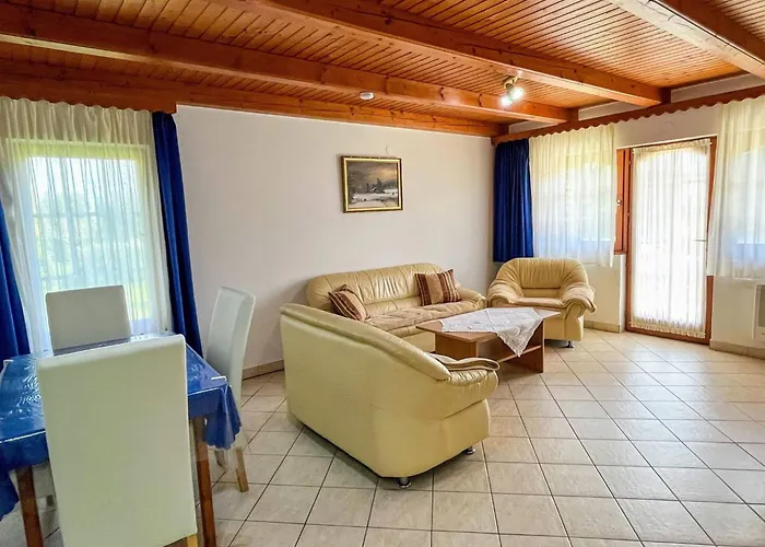 Bequem Eingerichtete Mit Grossem Garten By Interhome Залакарош