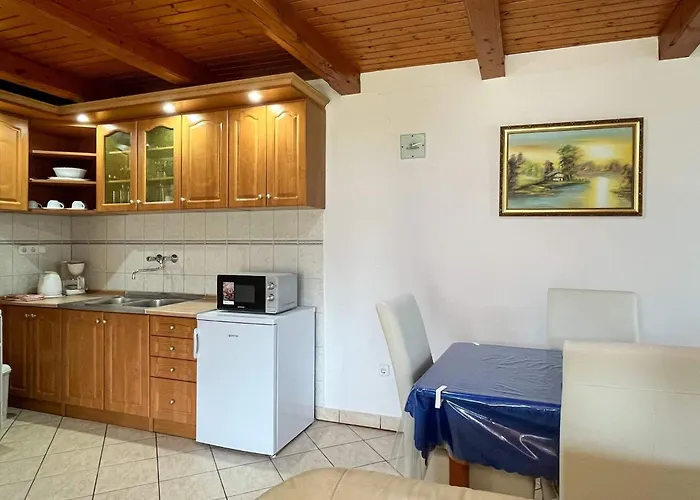 דירה Bequem Eingerichtete Mit Grossem Garten By Interhome *