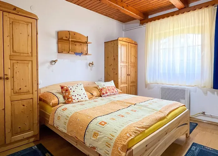 Bequem Eingerichtete Mit Grossem Garten By Interhome דירה זלקרוס