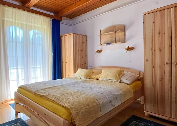 Bequem Eingerichtete Mit Grossem Garten By Interhome *