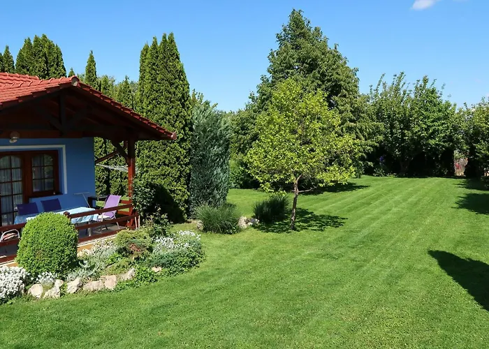 Bequem Eingerichtete Mit Grossem Garten By Interhome