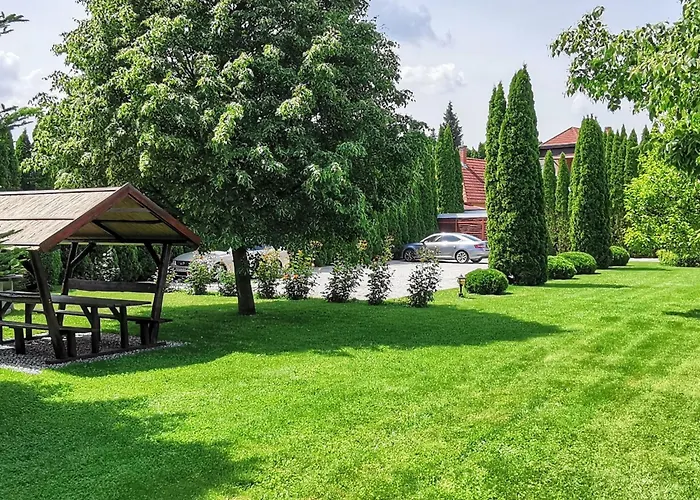 Bequem Eingerichtete Mit Grossem Garten By Interhome * זלקרוס