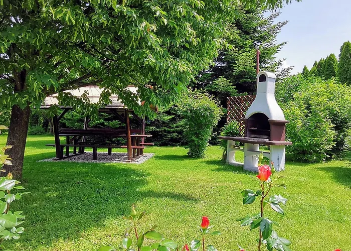 Bequem Eingerichtete Mit Grossem Garten By Interhome דירה *