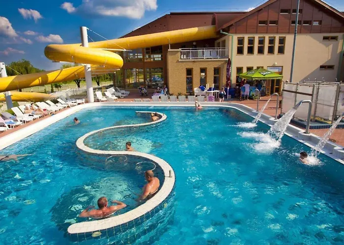 Bequem Eingerichtete Mit Grossem Garten By Interhome דירה זלקרוס