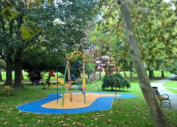 Bequem Eingerichtete Mit Grossem Garten By Interhome *