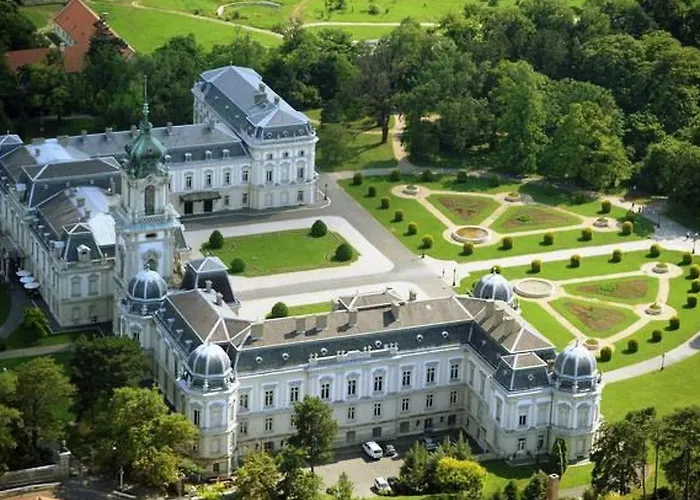 Bequem Eingerichtete Mit Grossem Garten By Interhome *